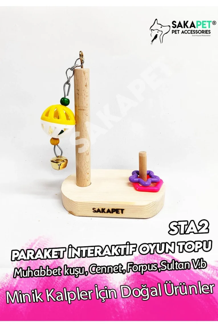 🐦 Paraket interaktif ahşap oyun standı, kafes içi veya düz zeminde kullanılır 🔔 Zilli ve hareketli top detayı ile oyun ve keşfi destekler 🌳 Doğal ahşap gövde, dengeli ve güvenli yapı