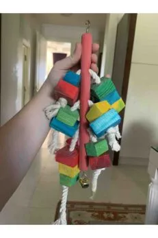 Ahşap Askılı Kemirme Oyuncağı – İpli ve Zilli El Yapımı Kuş Oyuncağı